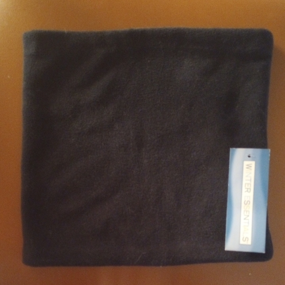 NWT Winter Essentials Men's Black Muffler Scarf, Warm Polyester Fleece